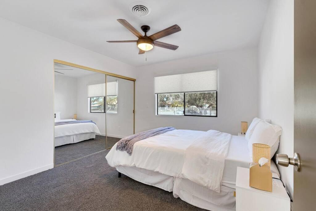 Prime Location! Hidden Oasis 4 Bedroom 10 Min To Strip Ferienhaus