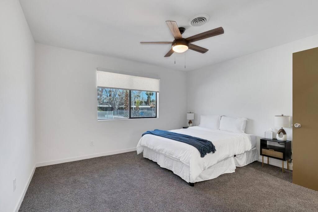 Prime Location! Hidden Oasis 4 Bedroom 10 Min To Strip Ferienhaus